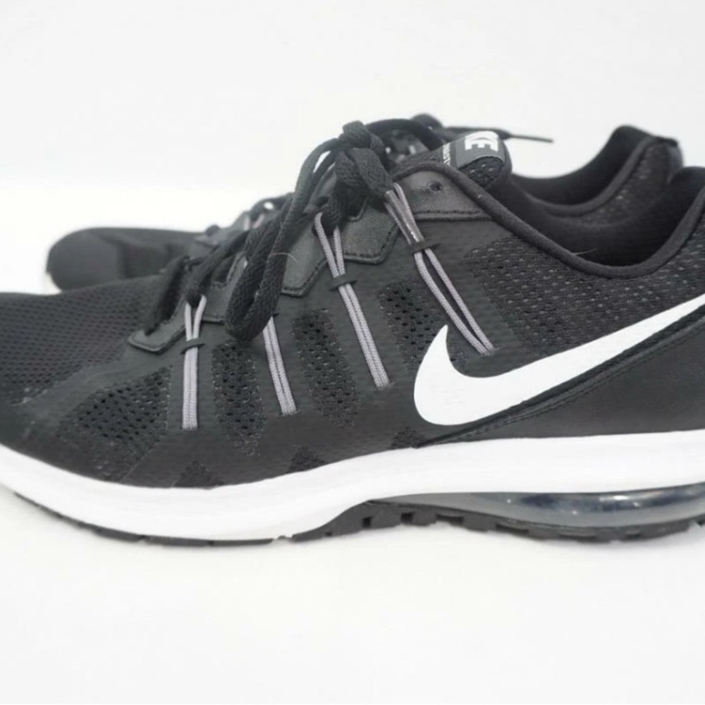 Nike Max Dynasty Mens Trainer Black and White Athletic Sneakers